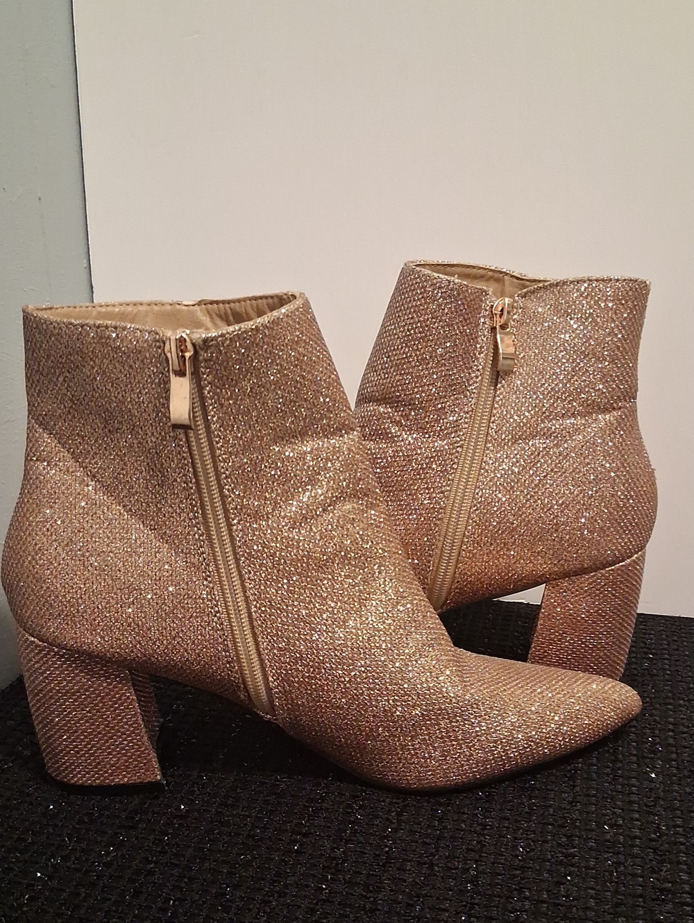 olivia + kate Rachel-06 Glitter Heeled Ankle Boots US 9 Like New